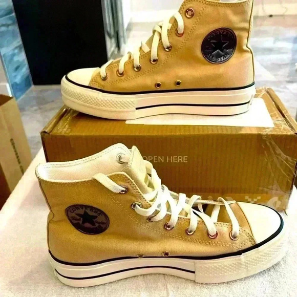Converse Chuck Taylor All Star Lift Platform Canvas Women’s 9/ Men’s 7 Classics - Picture 1 of 5